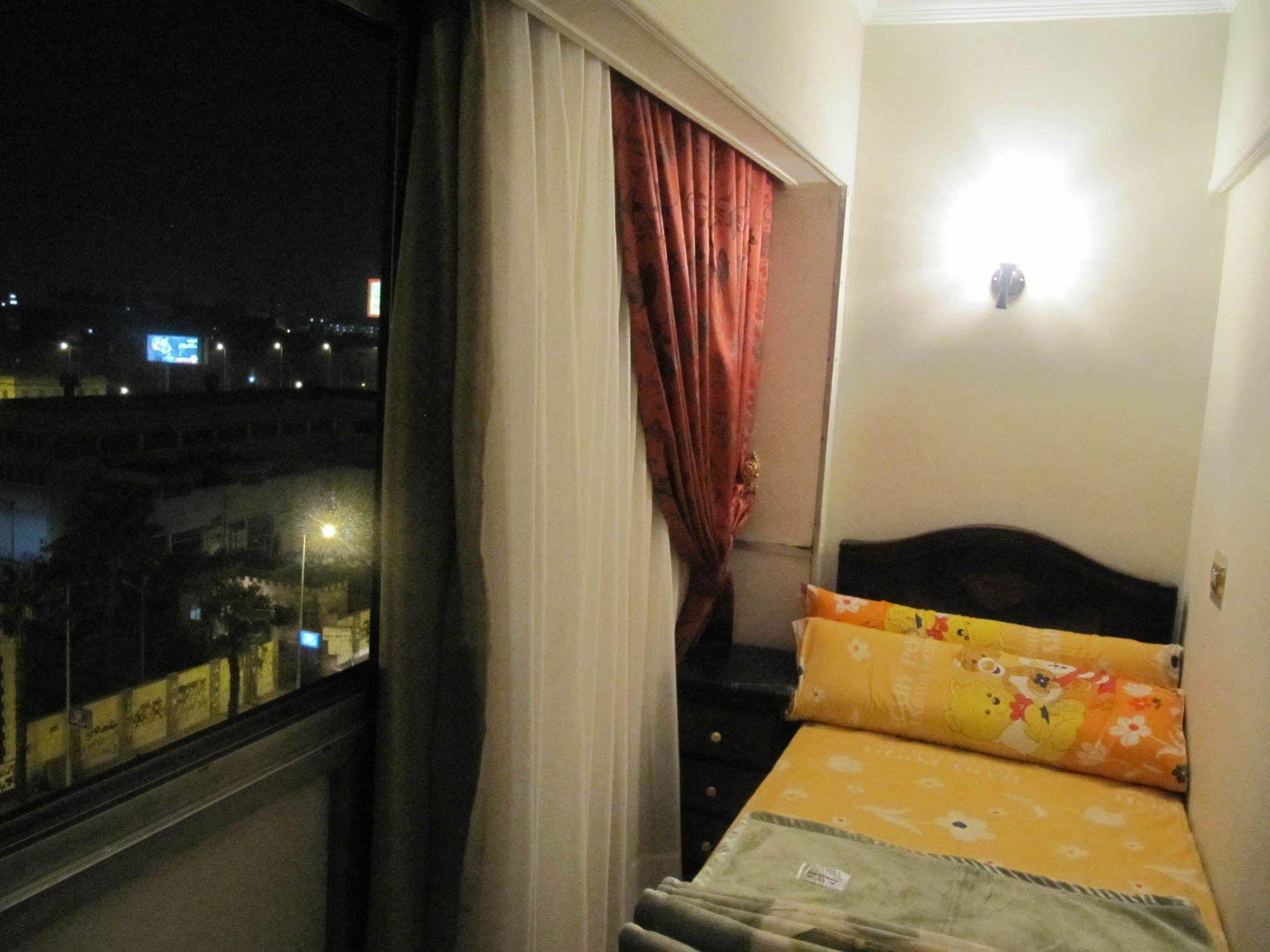 City Plaza Hostel Кайро Екстериор снимка