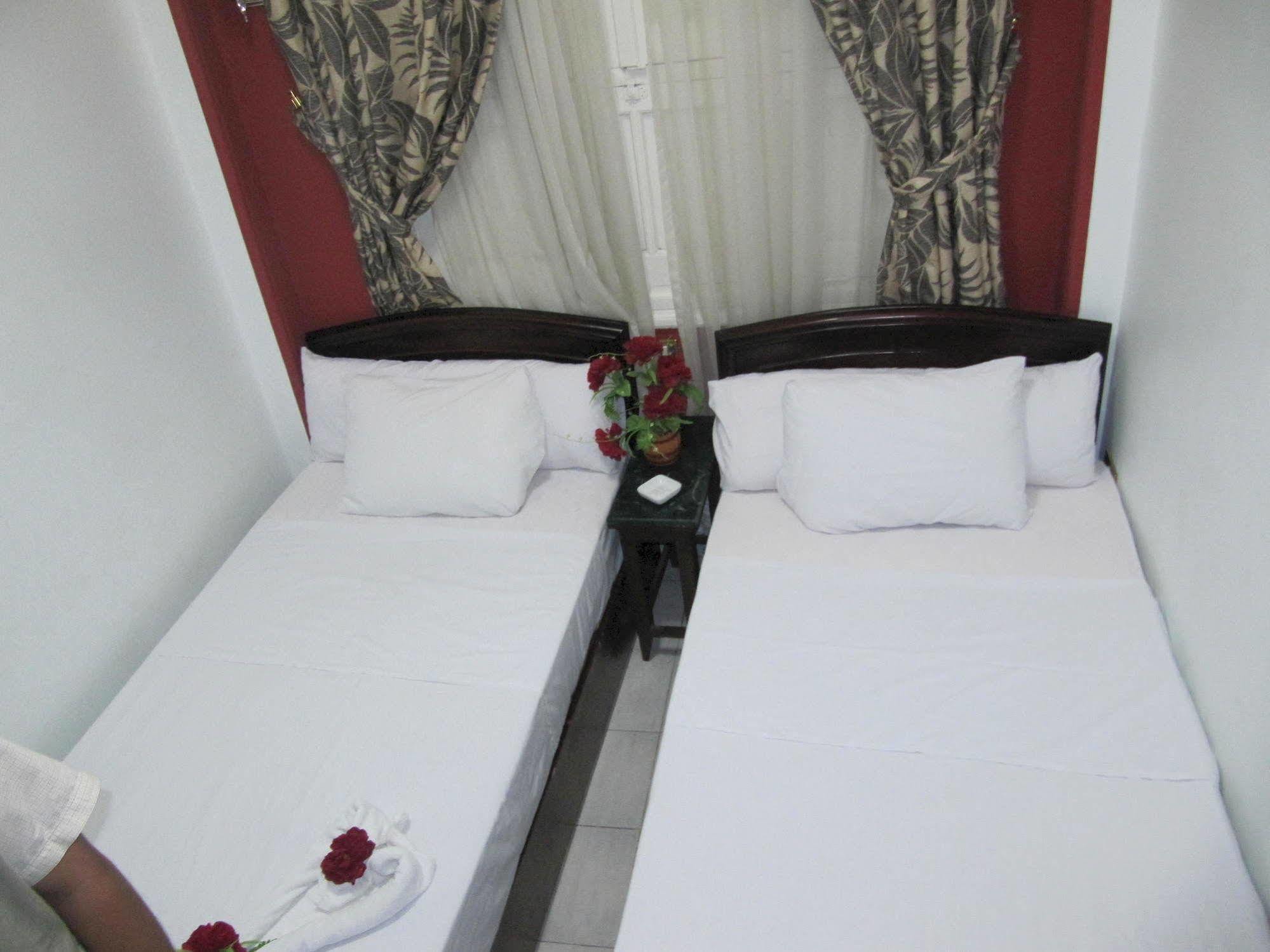 City Plaza Hostel Кайро Екстериор снимка