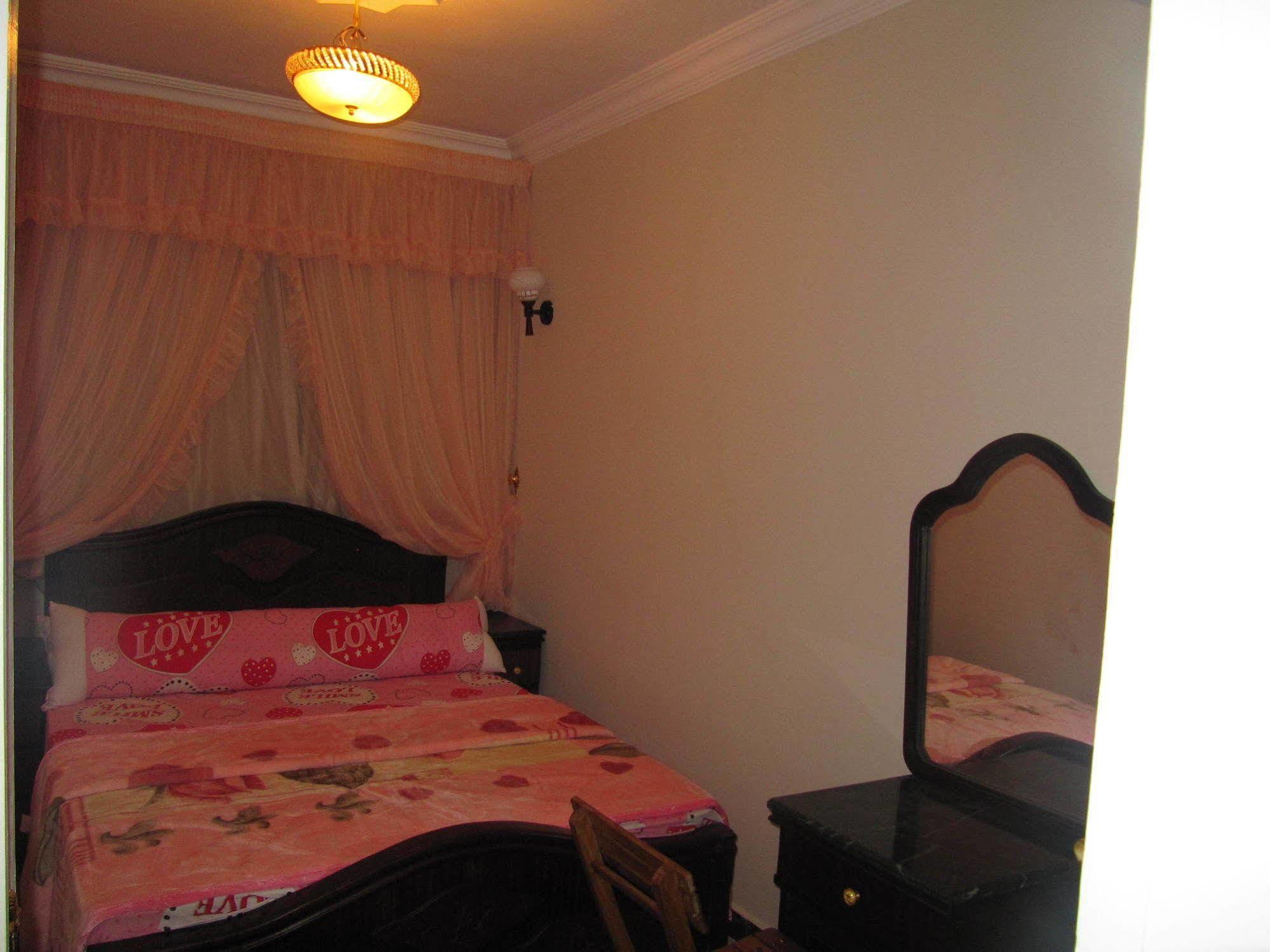 City Plaza Hostel Кайро Екстериор снимка